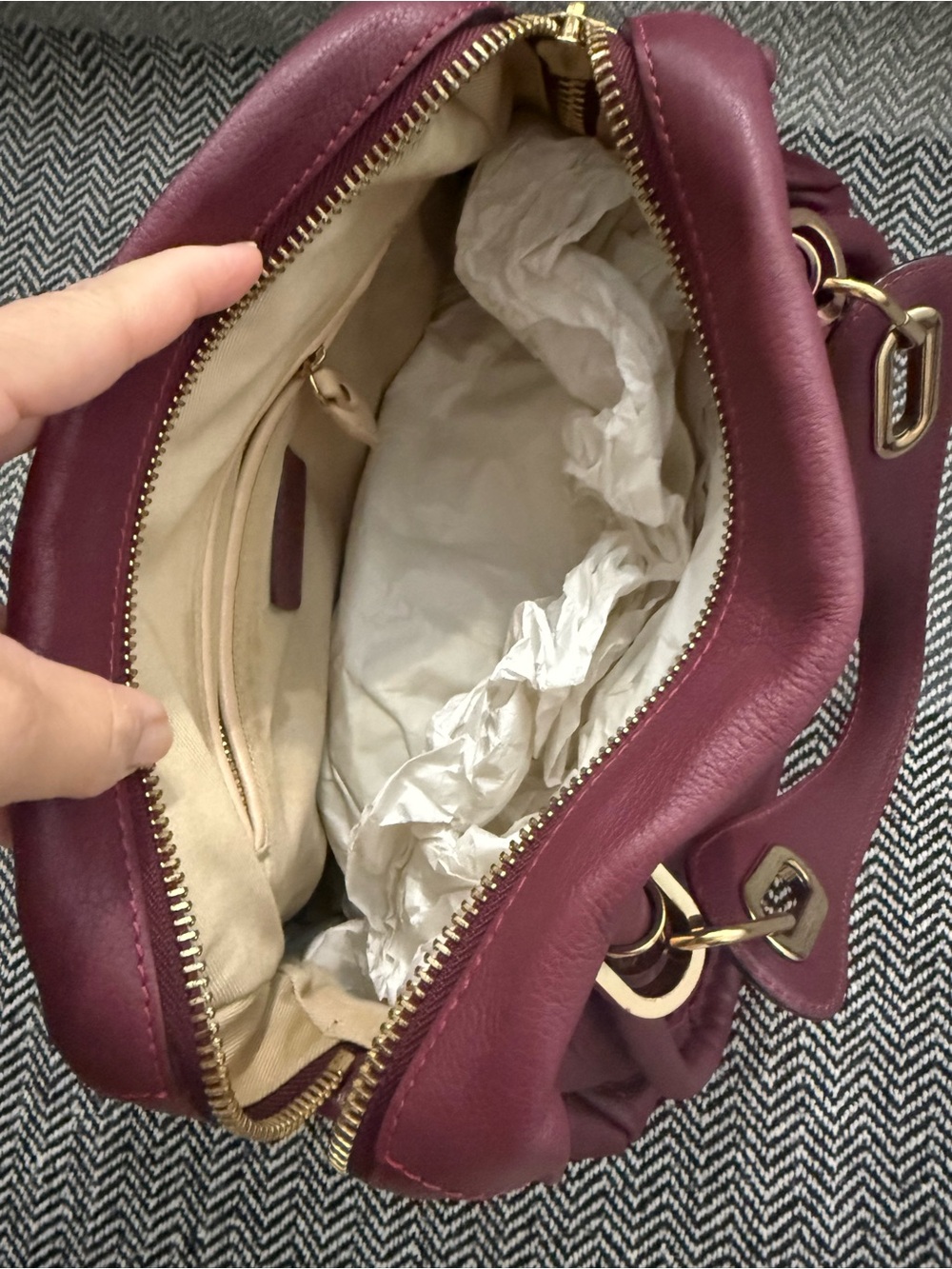 Chloe Medium Paraty Burgundy Handbag - Picture 6 of 16